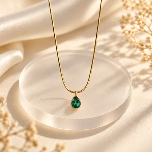 24sept_6 Emerald Teardrop Pendant Necklace