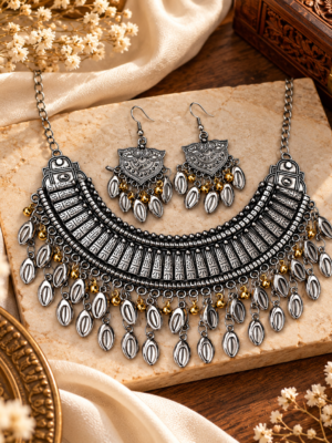 NIR-ORIGINAL-0032 Silver Crescent Shield Collar Set