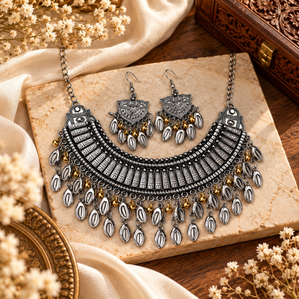 NIR-ORIGINAL-0032 Silver Crescent Shield Collar Set
