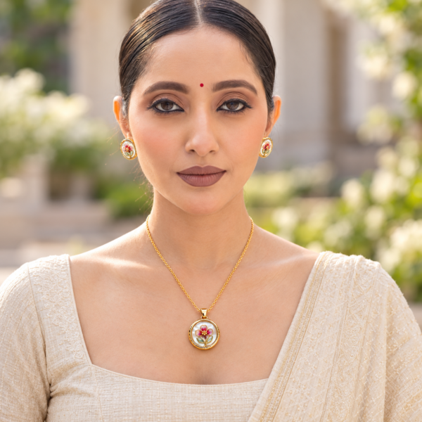 Gold Floral Pendant Set