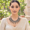 NIR-SET-0031_Model_A Silver Mirror Fan Collar Set